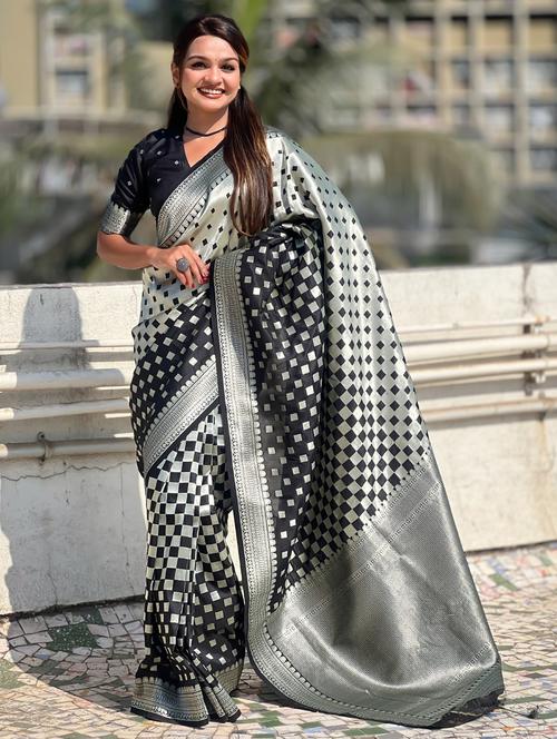 women self design banarasi saree with blouse - 21968802 - Very Small Image - 1