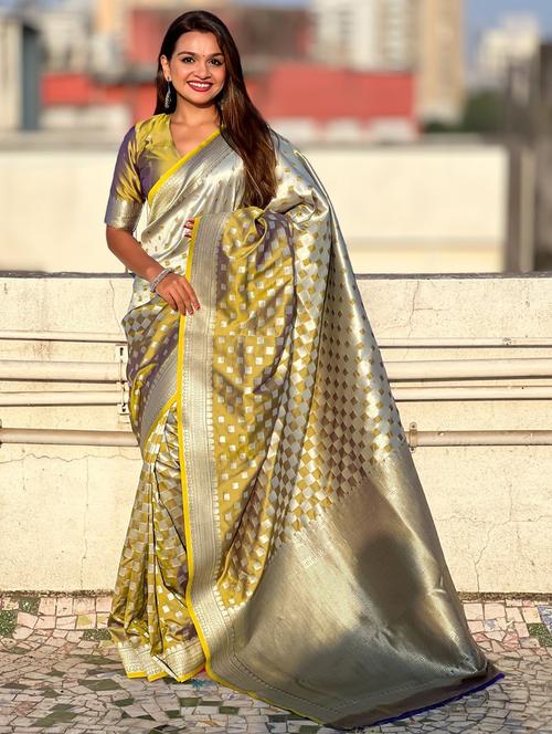 women self design banarasi saree with blouse - 21968804 - Very Small Image - 1