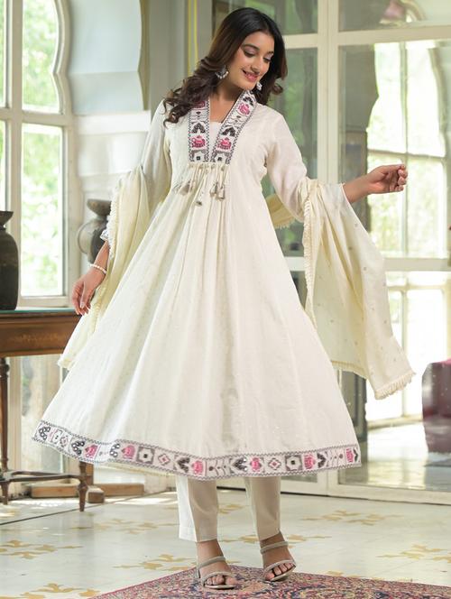 women three quarter sleeve kurta pant with dupatta set - 21969715 - Very Small Image - 1