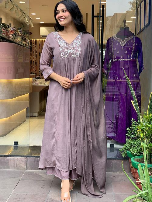 women three quarter sleeve kurta pant with dupatta set - 21971155 - Very Small Image - 1