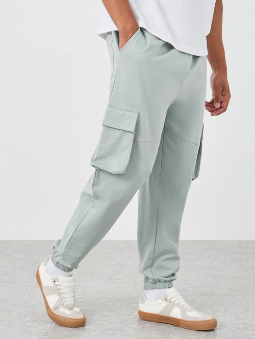 men solid mid rise relaxed fit cargo jogger - 21971575 - Very Small Image - 1