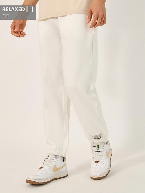 men solid mid rise relaxed fit jogger - 21971692 - Very Small Image - 1