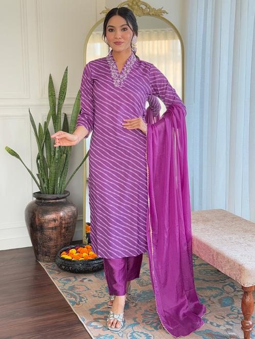 women three quarter sleeve kurta pant with dupatta set - 21972537 - Very Small Image - 1