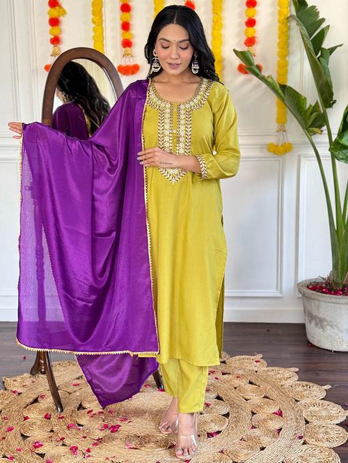 women three quarter sleeve kurta pant with dupatta set - 21975487 - Very Small Image - 1
