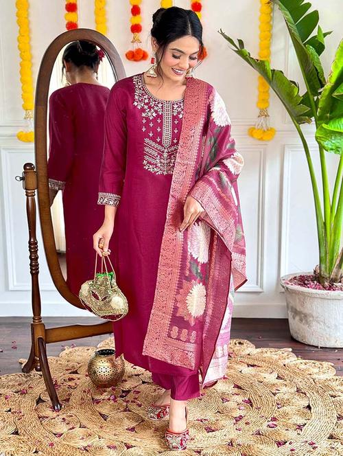 women three quarter sleeve kurta pant with dupatta set - 21976515 - Very Small Image - 1