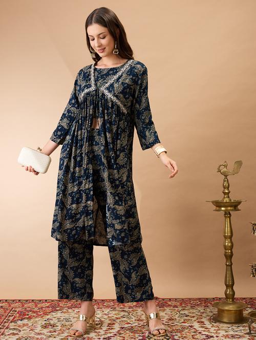 women blue paisley printed crop top with straight pant & v-neck flared shrug co-ords set - 21980215 - Very Small Image - 1