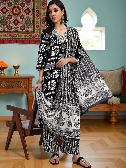 Women Three Quarter Sleeve Kurta Pant With Dupatta Set - 21982276 - Very Small Image - 1