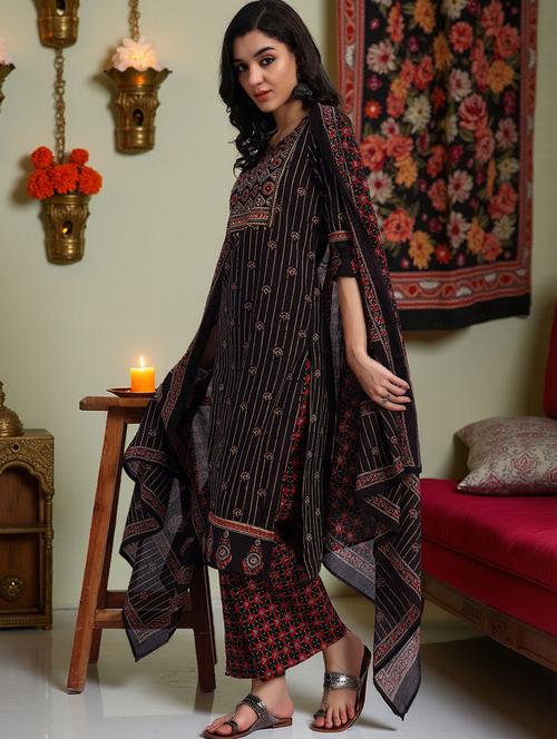 women three quarter sleeve kurta palazzo with dupatta set - 21982289 - Very Small Image - 1