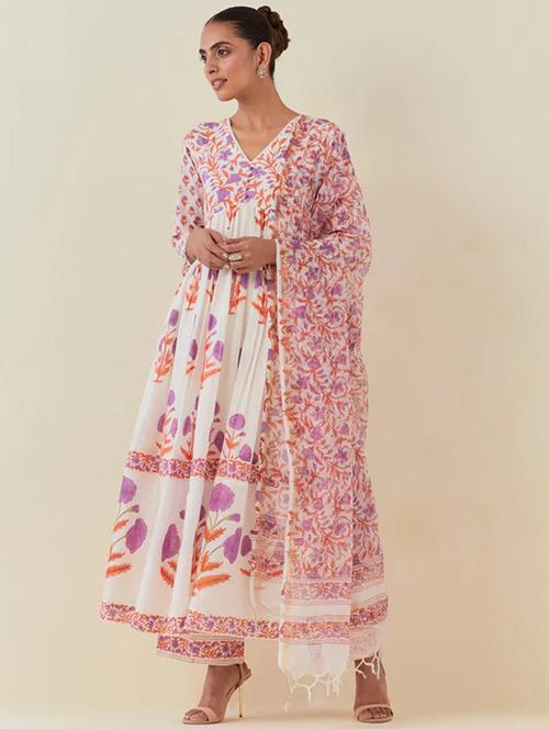 women floral three quarter sleeve anarkali kurta pant with dupatta set - 21985534 - Very Small Image - 1