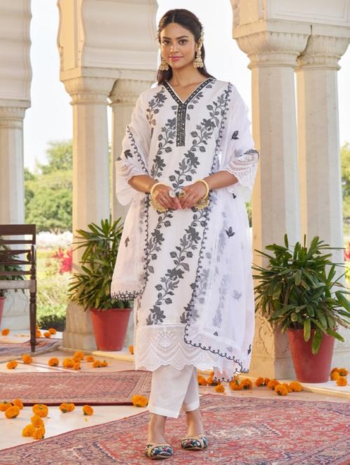 women three quarter sleeve kurta pant with dupatta set - 21985568 - Very Small Image - 1
