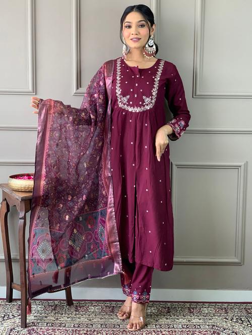 women three quarter sleeve kurta pant with dupatta set - 21987377 - Very Small Image - 1
