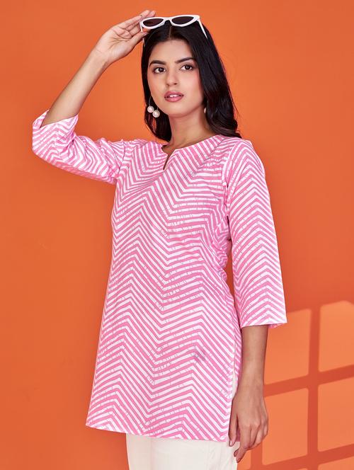 women chevron print three quarter sleeve straight kurti - 21992223 - Very Small Image - 1