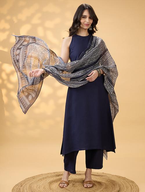 women solid halter neck kurta and pant with dupatta set - 21994526 - Very Small Image - 1