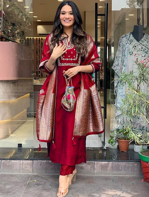 women embroidered kurta and pant with dupatta  - 21995251 - Very Small Image - 1