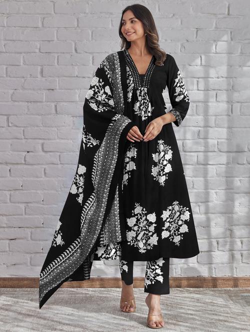 women floral three quarter sleeve kurta pant with dupatta set - 21997182 - Very Small Image - 1