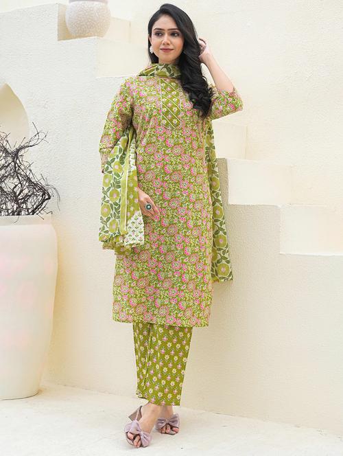 women floral three quarter sleeve kurta pant with dupatta set - 21998557 - Very Small Image - 1