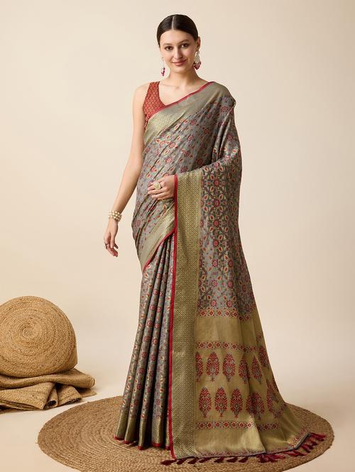 women self design banarasi saree with blouse - 22000049 - Very Small Image - 1