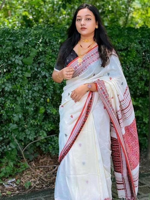 women white self designed boardered handloom saree with blouse - 22004969 - Very Small Image - 1