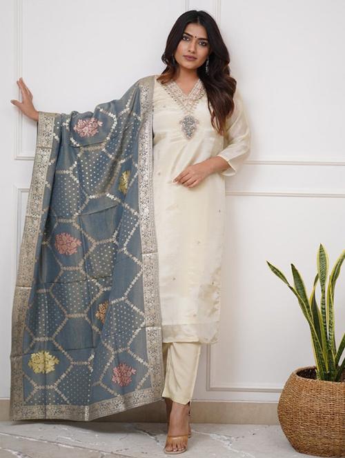 women embroidered three quarter sleeve kurta pant with dupatta set - 22011172 - Very Small Image - 1