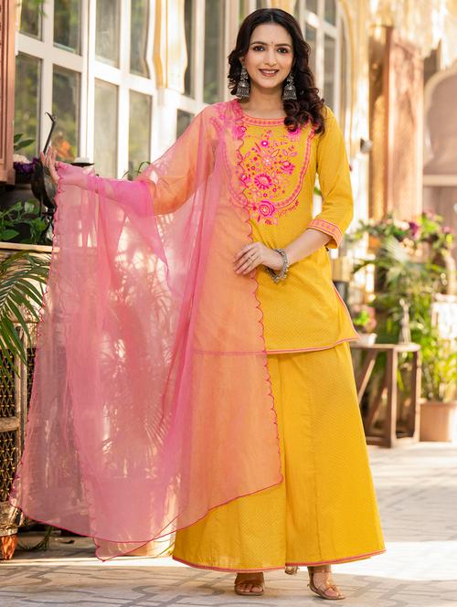women three quarter sleeve kurta palazzo with dupatta set - 22014557 - Very Small Image - 1