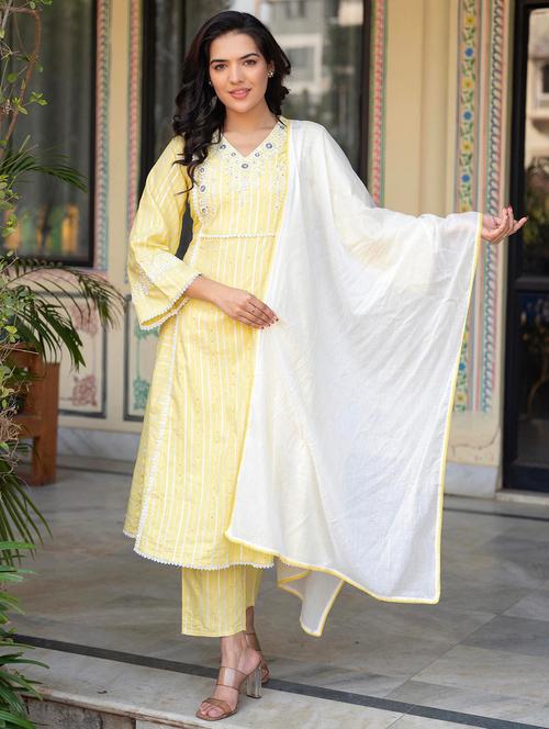 women three quarter sleeve kurta pant with dupatta set - 22014576 - Very Small Image - 1
