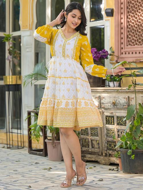 women printed three quarter sleeve tiered kurta - 22014634 - Very Small Image - 1