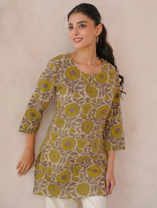 women floral three quarter sleeve straight kurti - 22017473 - Very Small Image - 1