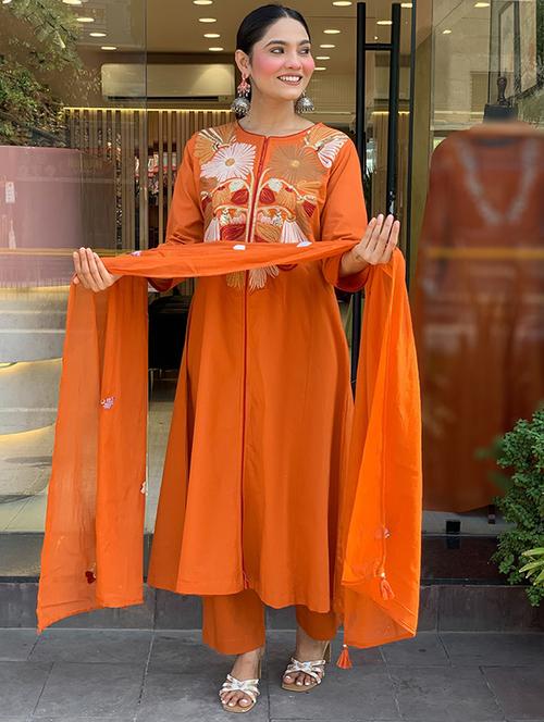 Women Embroidered Three Quarter Sleeve Kurta Pant With Dupatta Set - 22053862 - Very Small Image - 1