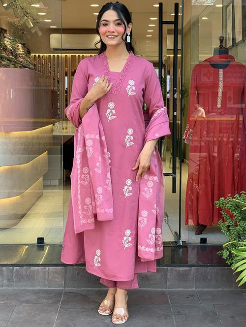 women three quarter sleeve kurta pant with dupatta set - 22060229 - Very Small Image - 1