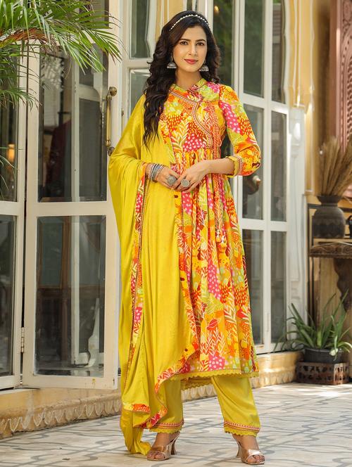 women three quarter sleeve kurta pant with dupatta set - 22061472 - Very Small Image - 1