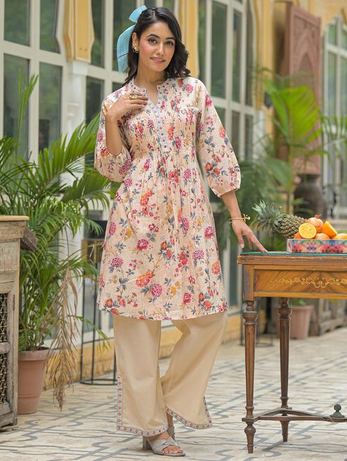 women floral printed three quarter sleeve kurta pant set - 22061533 - Very Small Image - 1