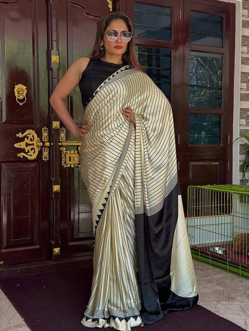 women striped printed saree with blouse - 22063830 - Very Small Image - 1