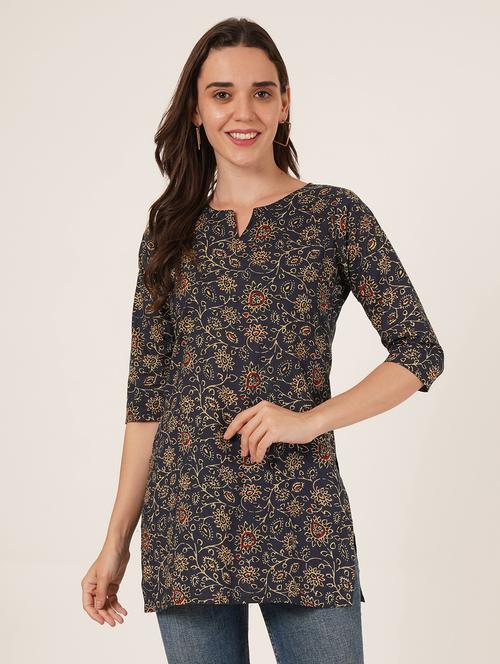 women printed three quarter sleeve straight kurti - 22072572 - Very Small Image - 1