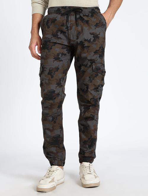 men camouflage mid rise regular fit jogger - 22084819 - Very Small Image - 1