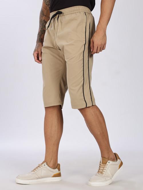 men side striped mid rise regular fit three fourth shorts - 22084989 - Very Small Image - 1