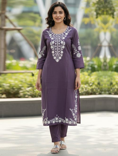 Women Solid With Work Three Quarter Sleeve Straight Kurta - 22085450 - Very Small Image - 1