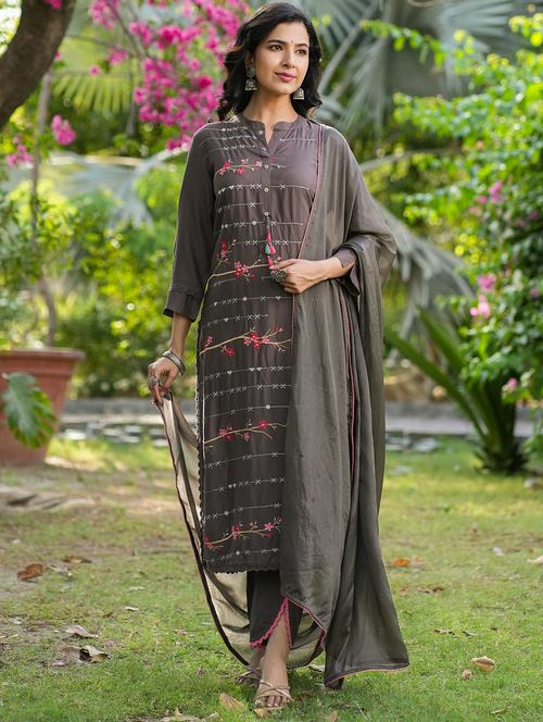 women embroidered three quarter sleeve kurta pant with dupatta set - 22093252 - Very Small Image - 1