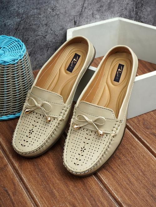 women solid slip on mules - 22142004 - Very Small Image - 1