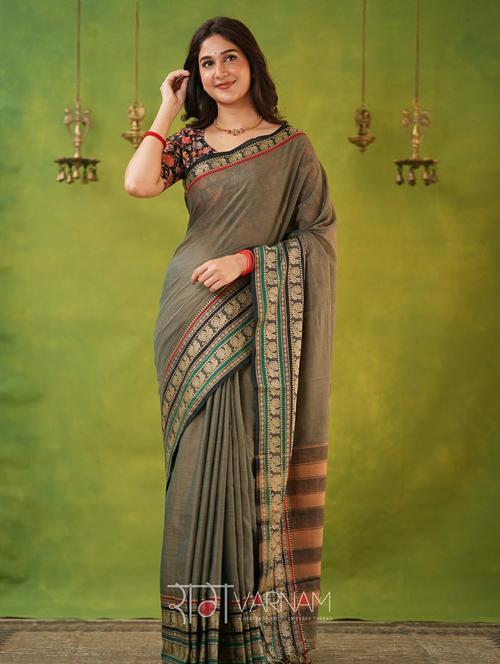 women solid with bordered narayanpet saree with blouse - 22145119 - Very Small Image - 1