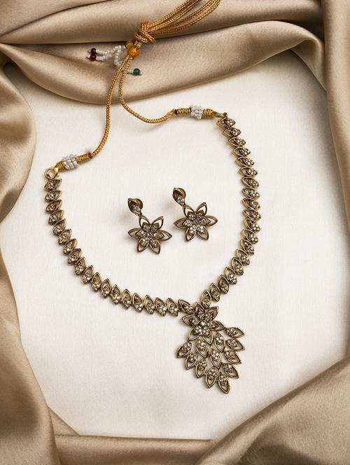 gold plated ad studded leaf style necklace set - 22181267 - Very Small Image - 1