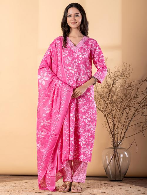 Women Floral Three Quarter Sleeve Kurta Pant With Dupatta Set - 22187471 - Very Small Image - 1