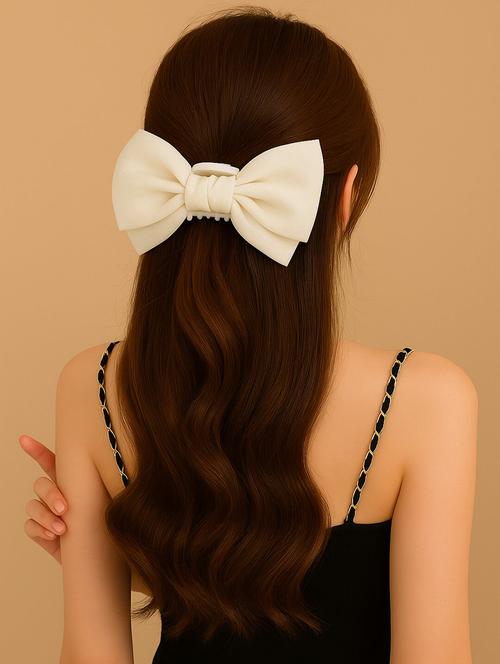 women bow embellished clutcher - 22228779 - Very Small Image - 1