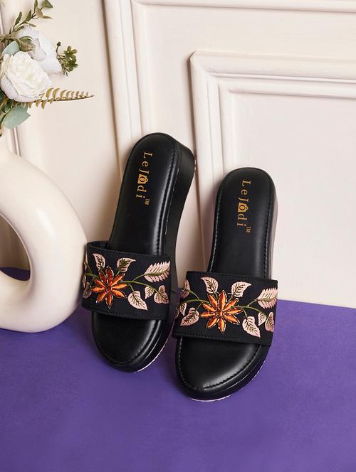 Women Embroidered Slip On Platform Wedges - 22239310 - Very Small Image - 1
