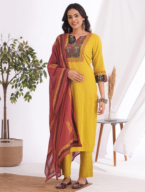 women placement print three quarter sleeve kurta pant with dupatta set - 22240951 - Very Small Image - 1