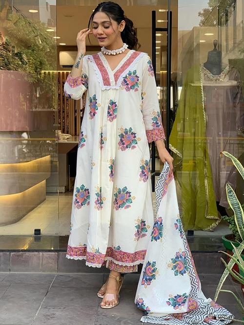 women floral three quarter sleeve kurta pant with dupatta set - 22253574 - Very Small Image - 1