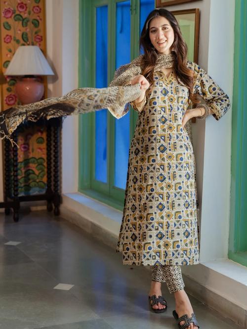 women printed three quarter sleeve kurta pant with dupatta set - 22282127 - Very Small Image - 1