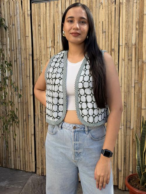 women printed sleeveless crop jacket - 22287692 - Very Small Image - 1