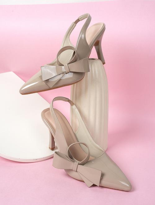 Women Solid Back Strap Sandals - 22341137 - Very Small Image - 1