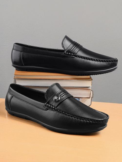 men solid slip on loafer - 22356525 - Very Small Image - 1