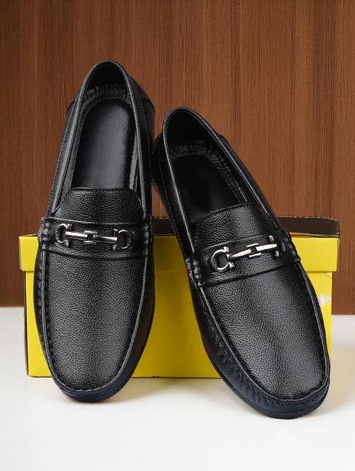 Men Solid Slip On Horsebit Loafer - 22356551 - Very Small Image - 1